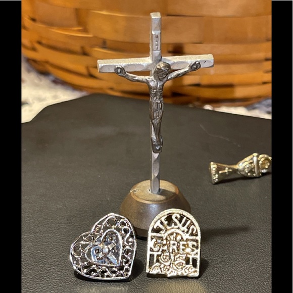 LOT of Lovely Religious Pieces - CRUCIFIX Pendants More - ITALY - Vintage - Picture 14 of 16